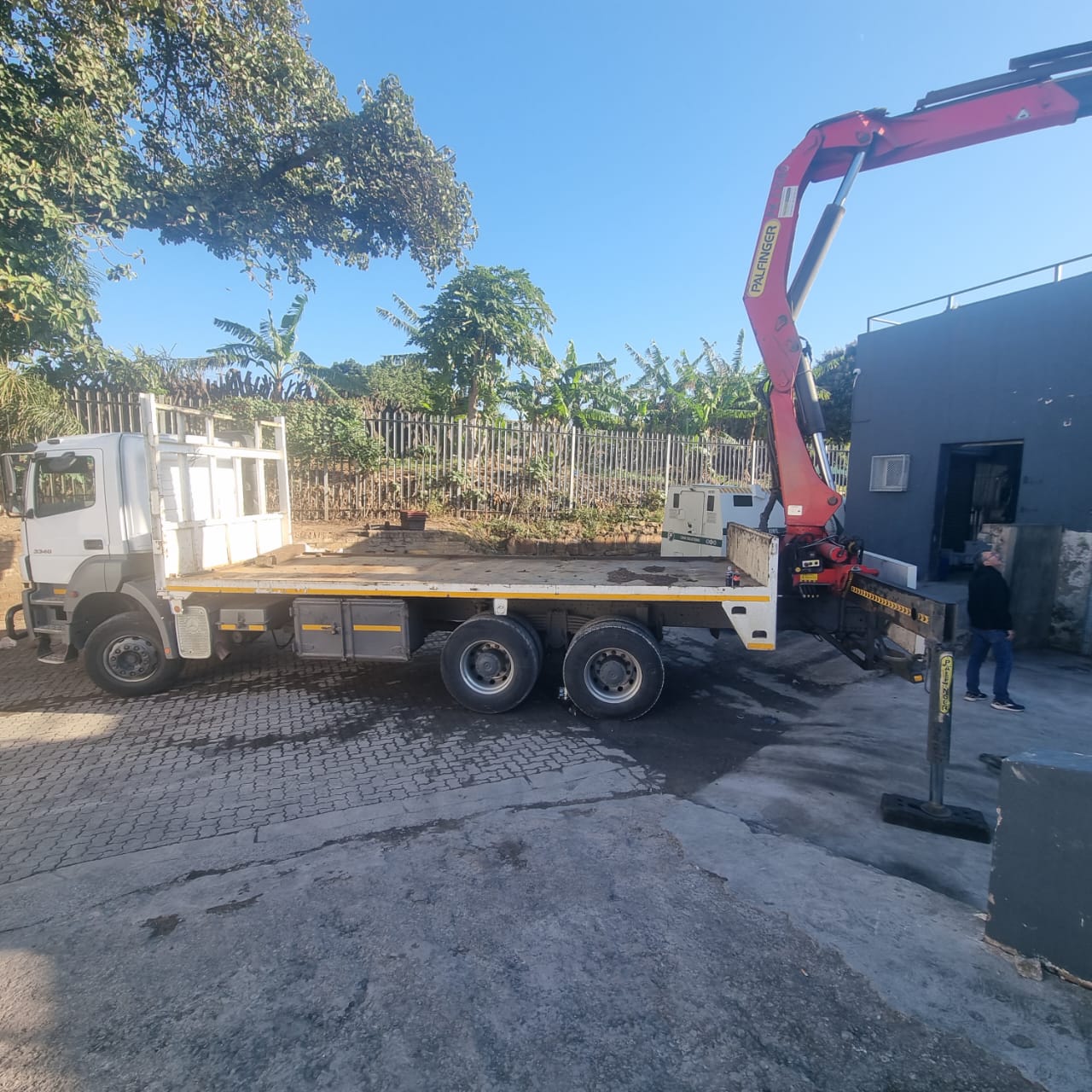 AquaCat crane truck delivering reefer container to Western Cape site